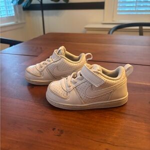 Nike Court Borough Low Sneakers